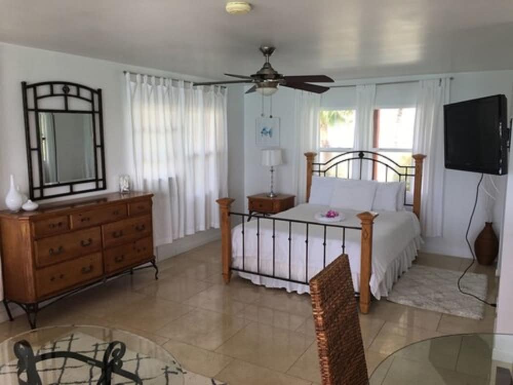 Standard Room, 1 Queen Bed, Non Smoking, Ocean View photo 2