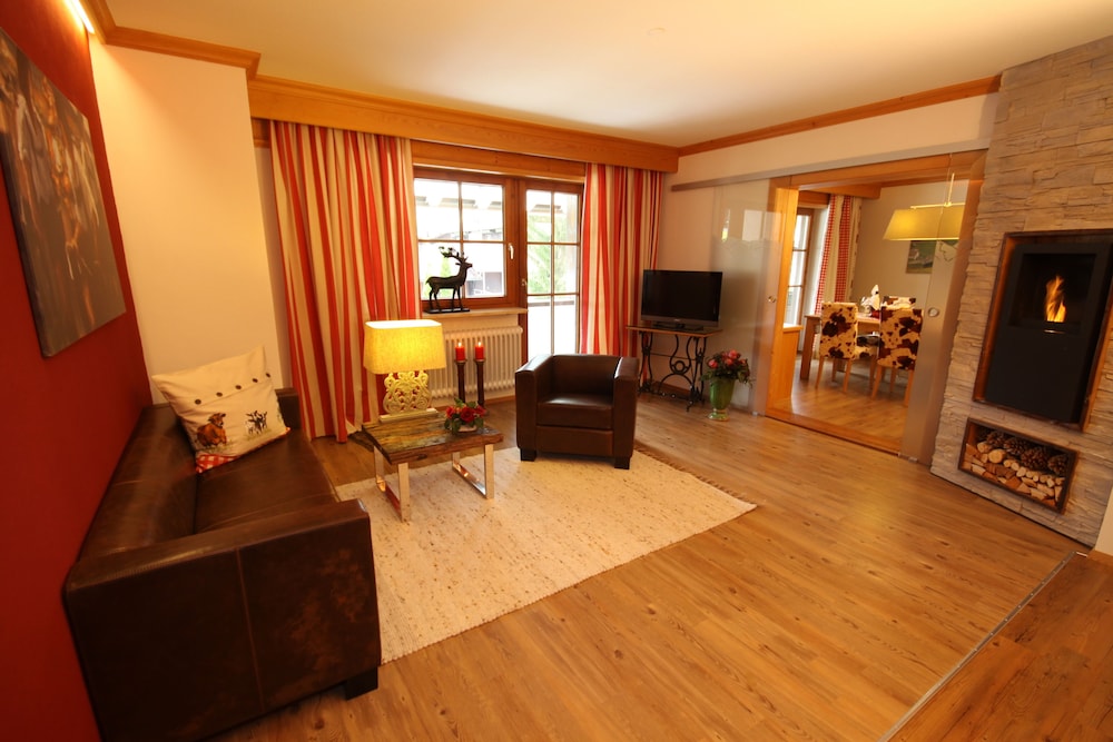 Comfort Condo, 2 Bedrooms, Balcony, Mountain View (103 | alpGENUSS) photo 1