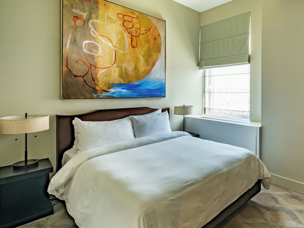 Suite, 1 Queen Bed photo 3