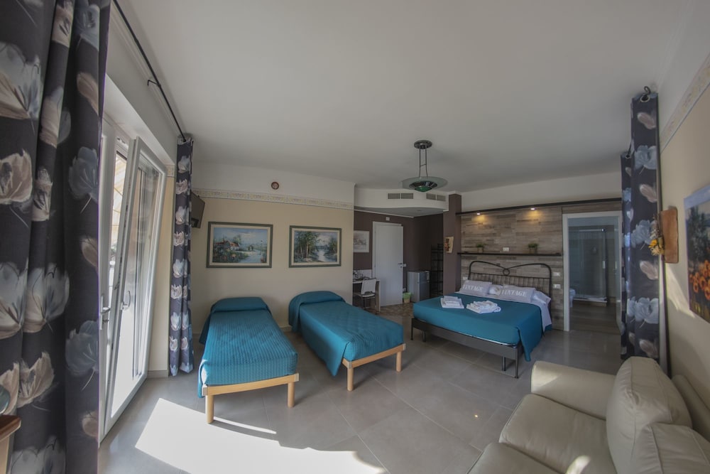 Quadruple Room, Balcony (Lazise) photo 1