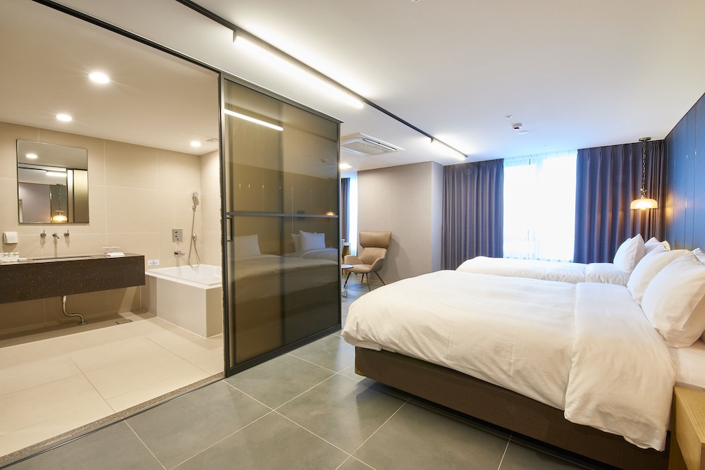 Deluxe Twin Room photo 1