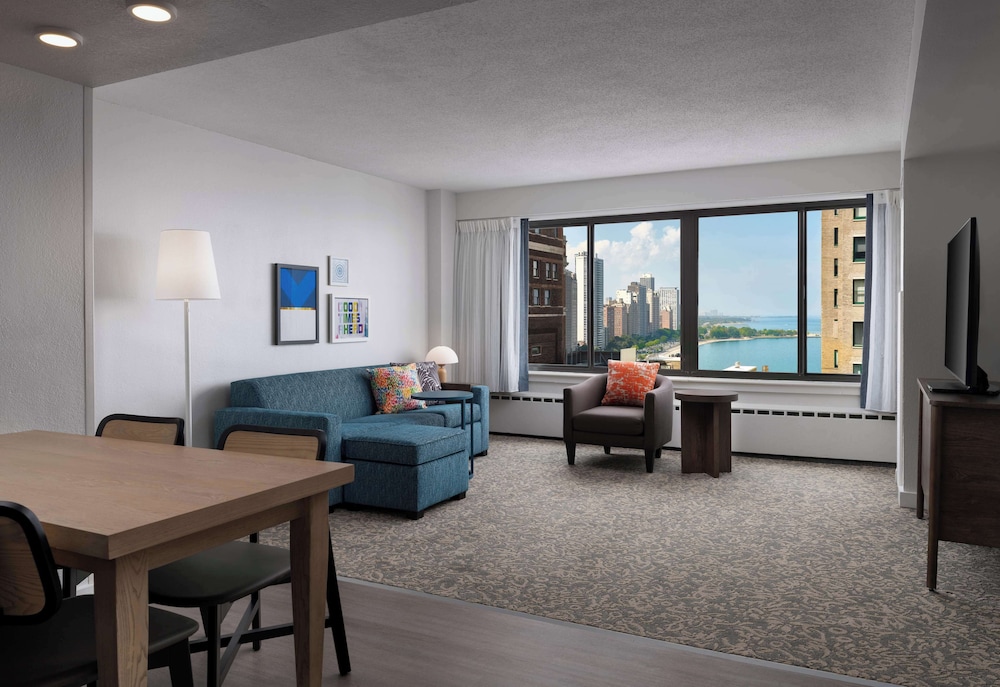 Deluxe Suite, Multiple Beds, Lake View (King and Queen Bed) thumbnail 5
