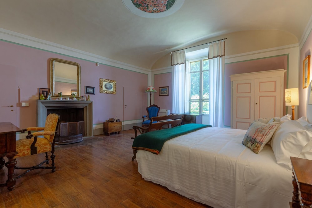 Villa di Tizzano Luxurious Retreat in Paradise, Photo 25