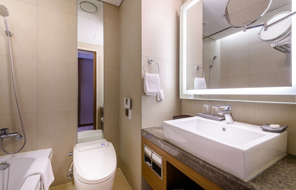 Hollywood Double, Large Double with 2 Single Beds Attached (1+1 breakfast)