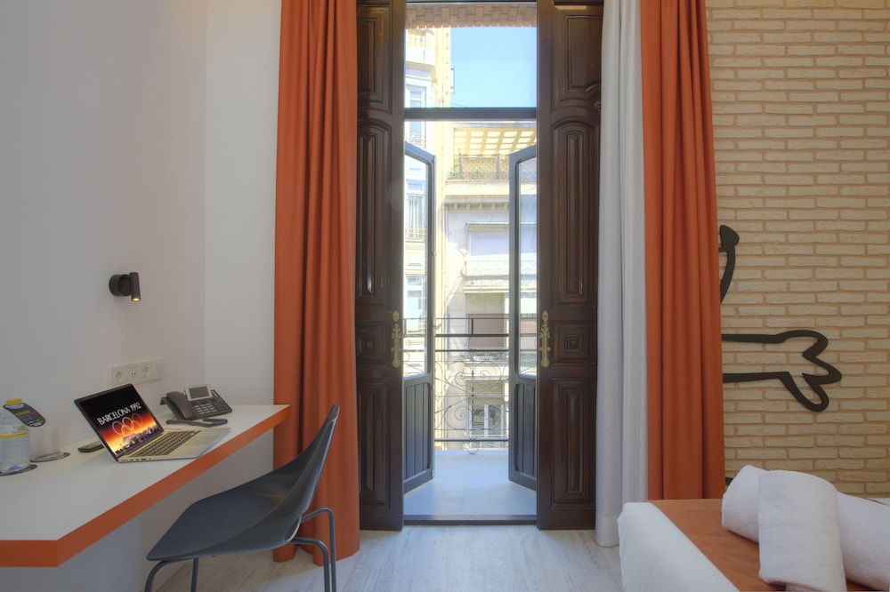 Twin Room - Photo 10