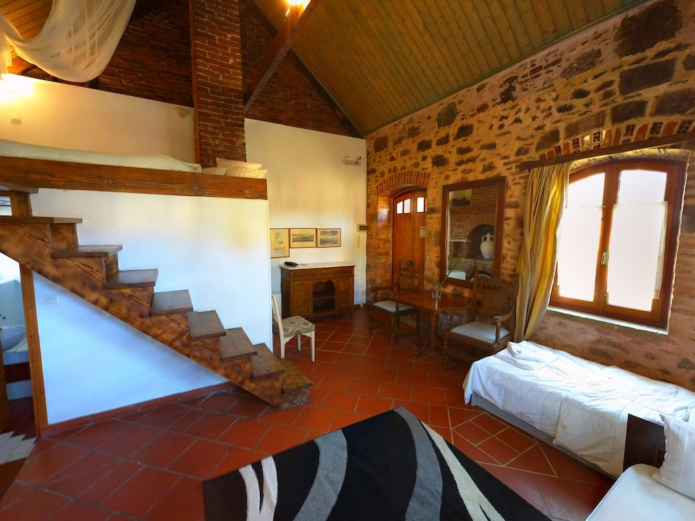 Mansion Cottage with Patio photo 3