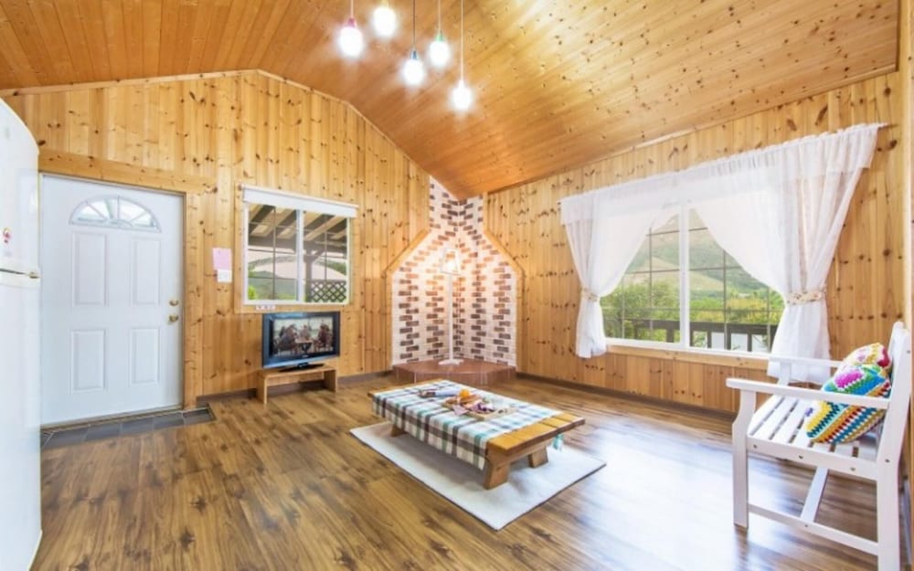Room (Flower Wall House-2 (Unshared House))
