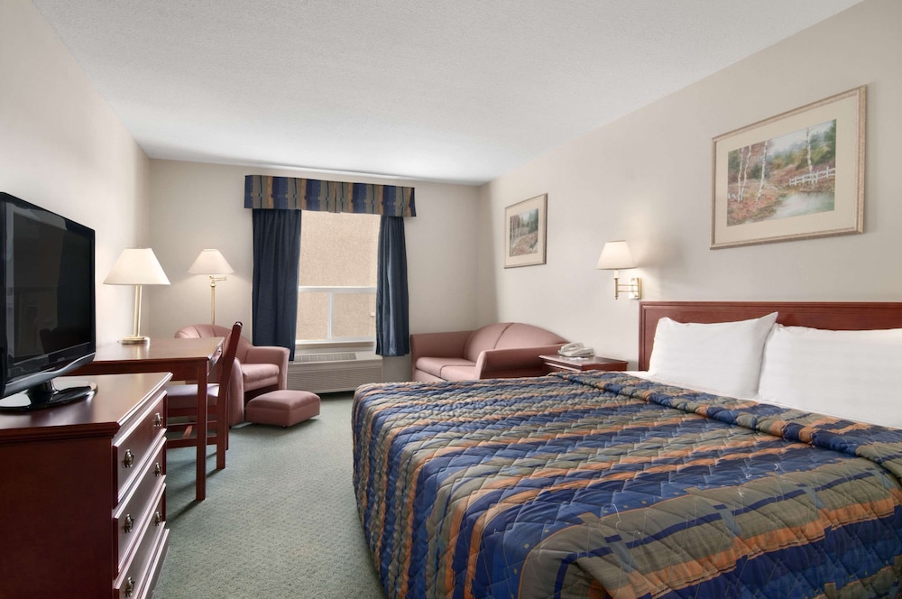 Upgraded, Room, 1 King Bed, Non Smoking - Photo 1
