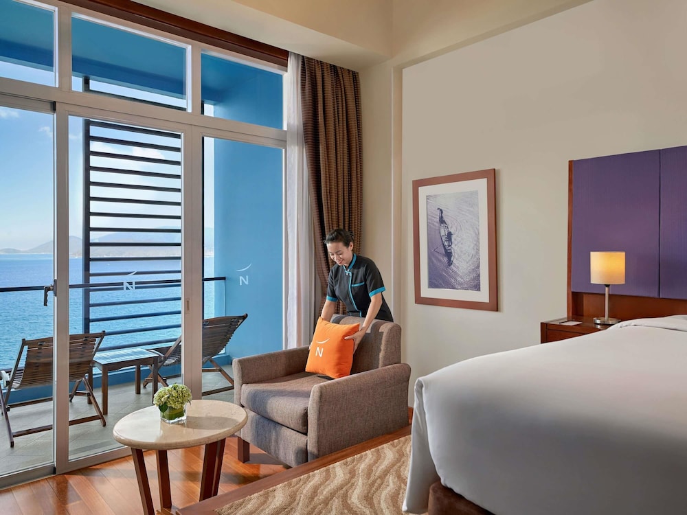 Superior Suite, 1 King Bed photo 3