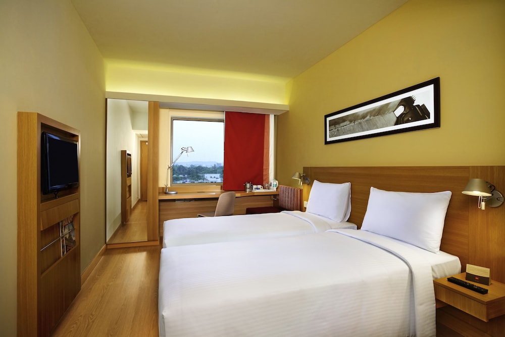 Standard Room, Multiple Beds photo 3