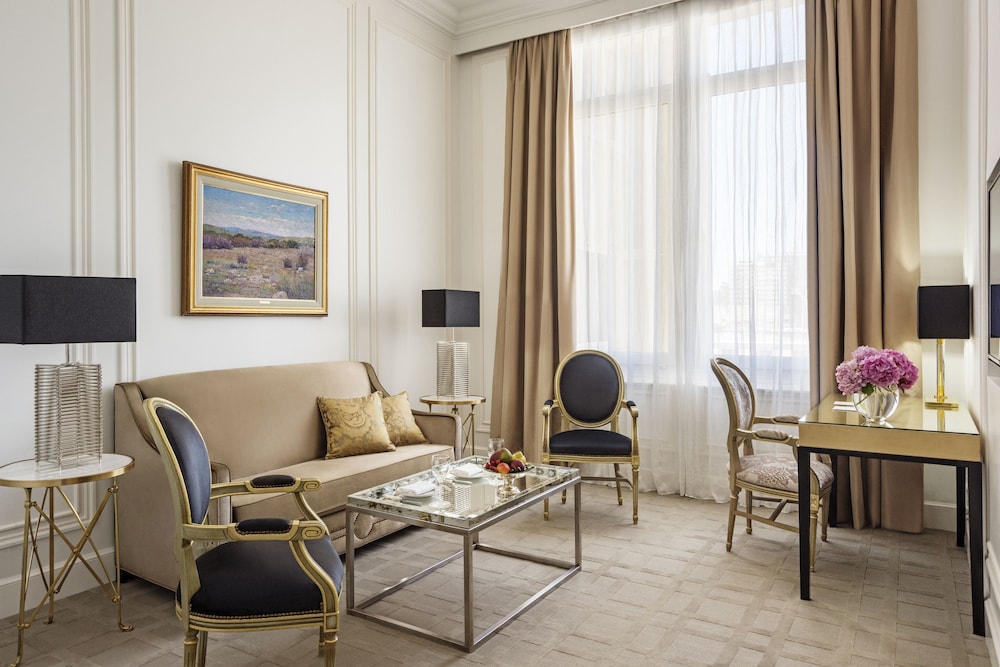 Deluxe Suite (Lounge)