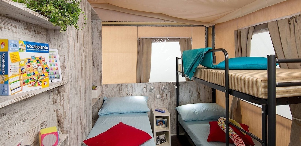 Comfort Tent, 2 Bedrooms photo 2