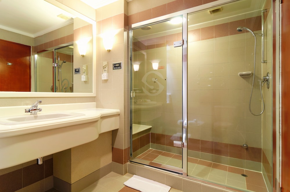 Suite with Steam Room (Triple) - Photo 8