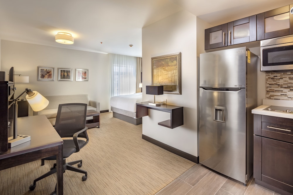 Studio Suite, 1 Queen Bed, Accessible, Kitchen