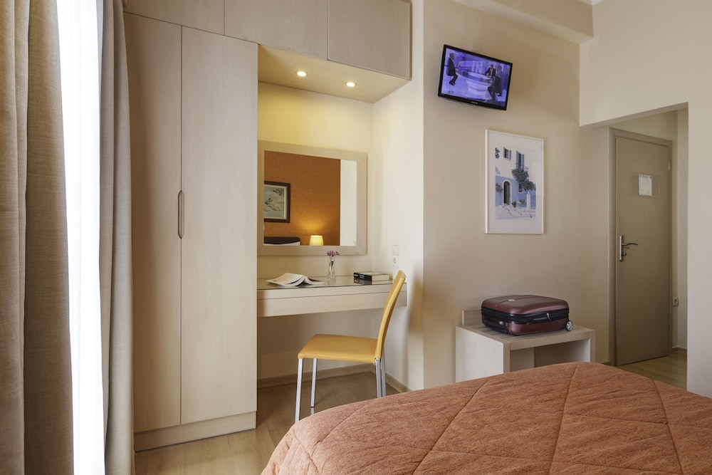 Double or Twin Room - Photo 9