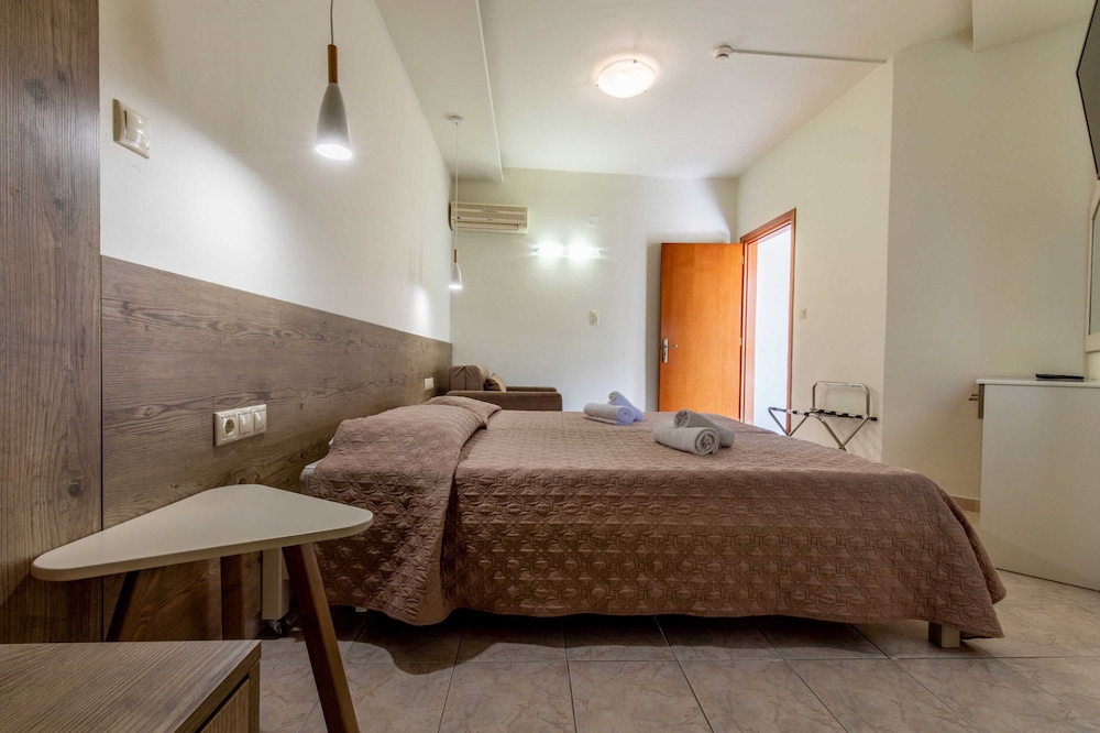 Family Room, 2 Bedrooms