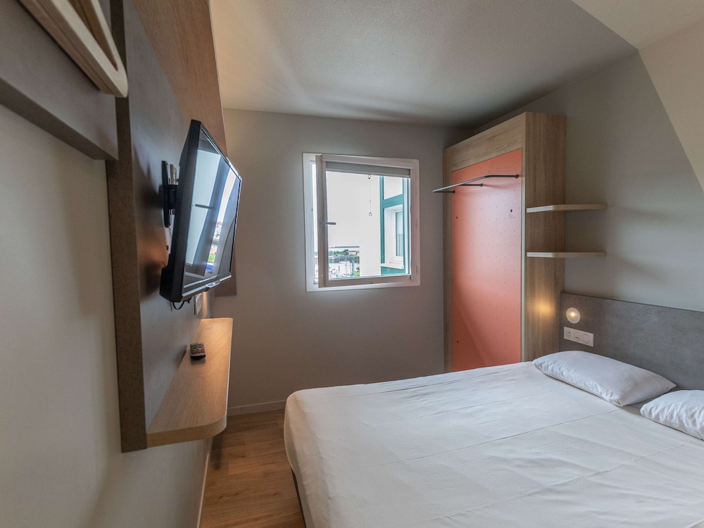 Standard Room, Multiple Beds - Photo 6