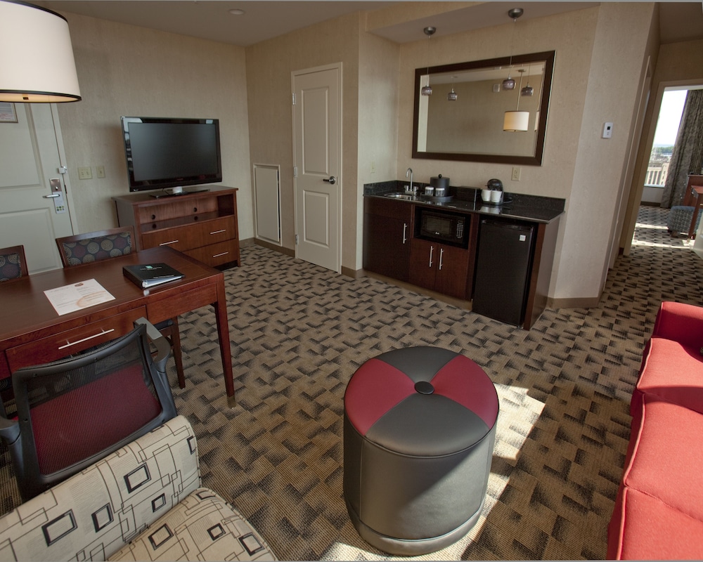 Executive Suite, 1 King Bed with Sofa bed, Corner - Photo 2