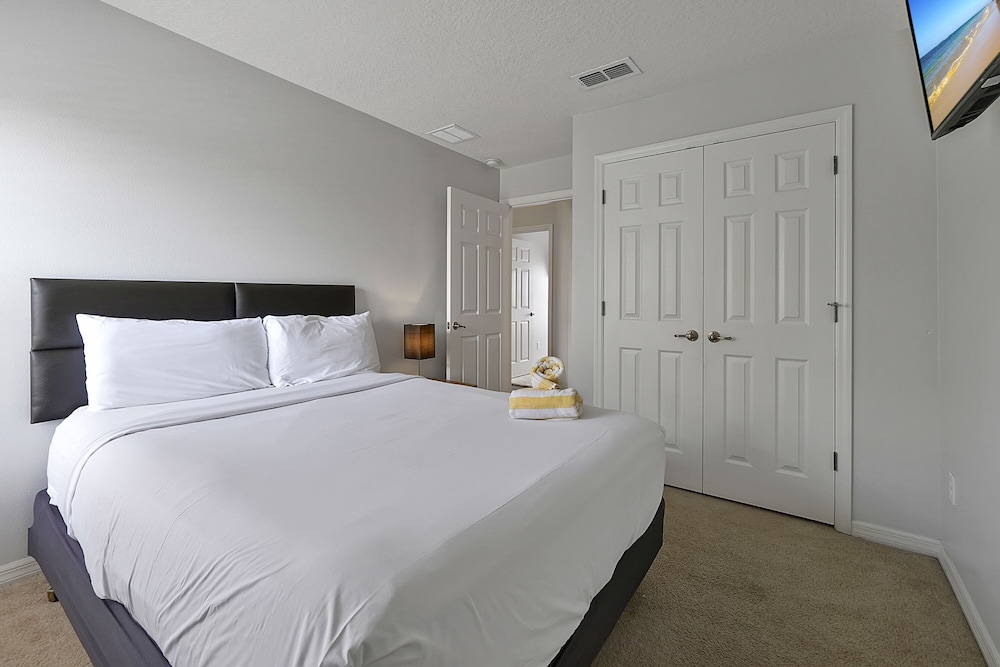 Deluxe Townhome, 3 Bedrooms, Private Pool photo 3