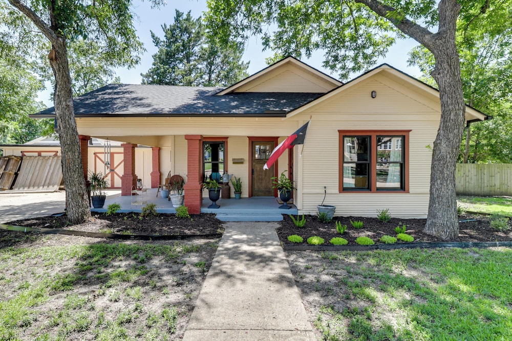 House (2 Bedrooms)