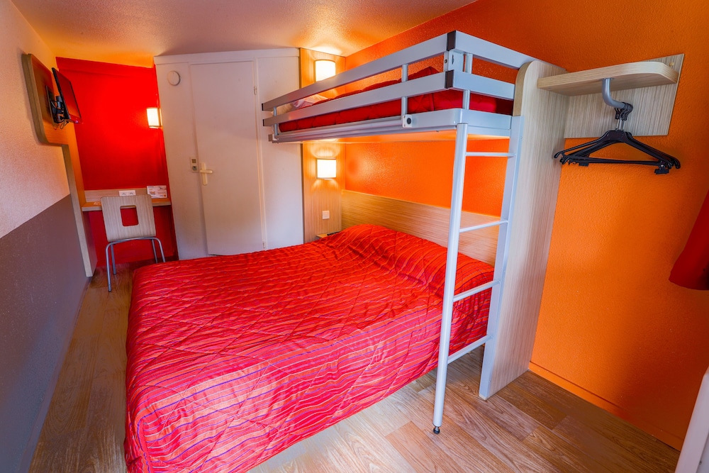 Standard Room, Multiple Beds (1 Double and 1 Single bed) - Photo 1