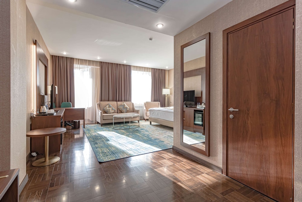 Junior Suite, 1 King Bed, Non Smoking photo 1
