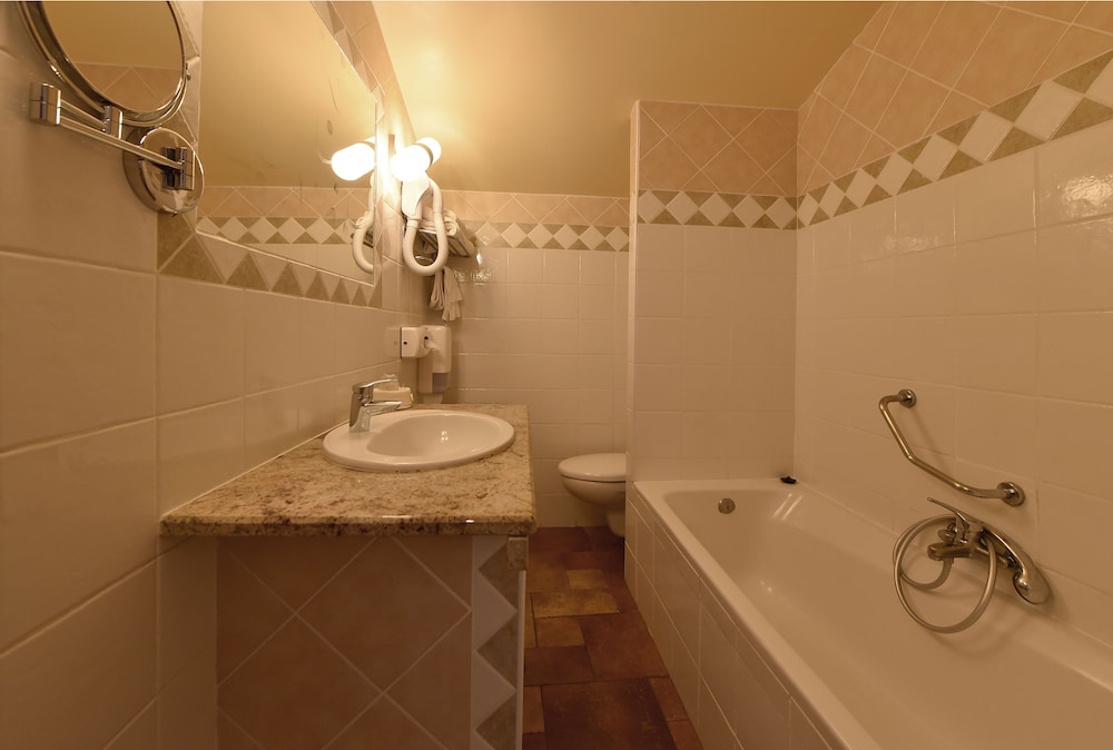 Double Room - Photo 4