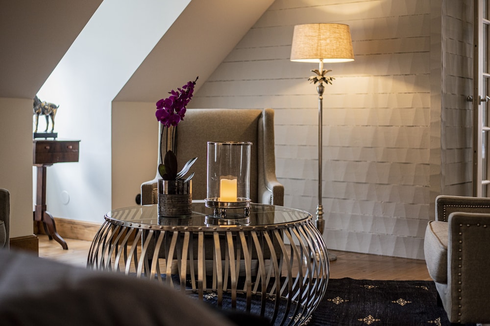 Suite, 1 King Bed, Non Smoking, Bathtub - Photo 10