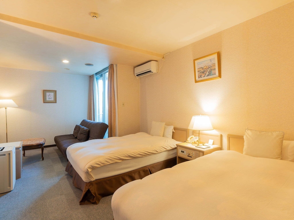 Deluxe Twin Room, Balcony (Deluxe B, Smoking allowed in balcony) photo 1