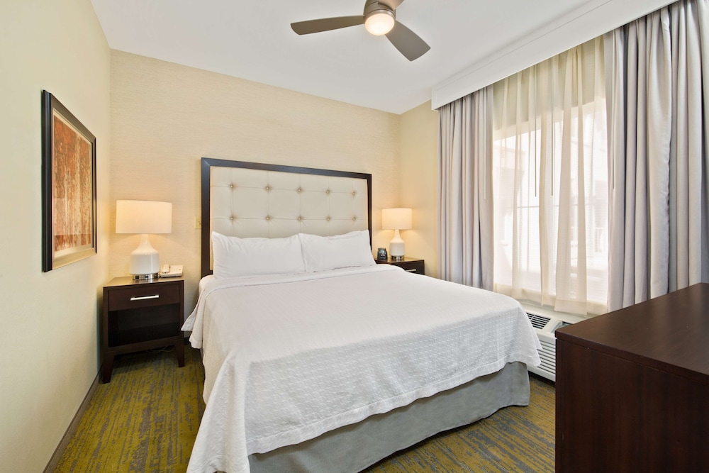 Suite, 1 King Bed - Photo 2