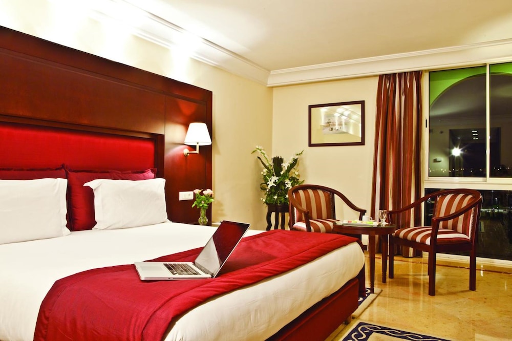 Deluxe Room - Photo 2
