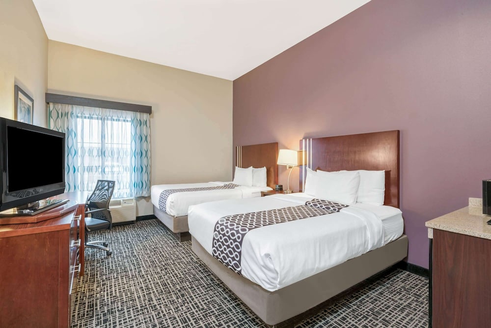 Room, 2 Queen Beds, Accessible, Non Smoking (Bathtub w/ Grab Bars) - Photo 2