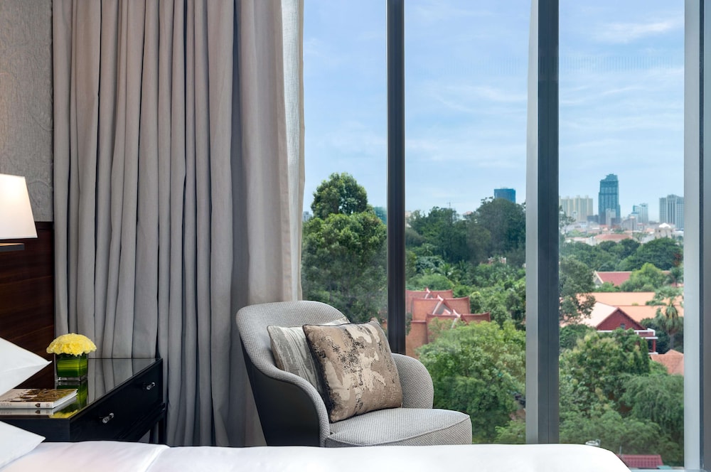 Club Room, 1 King Bed (Deluxe) - Photo 2