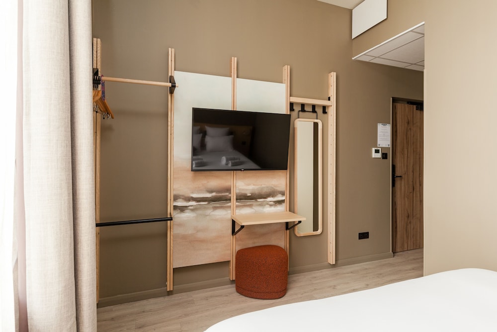 Standard Double or Twin Room - Photo 5