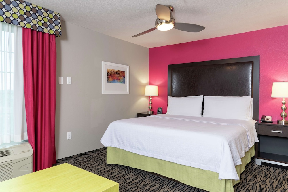 Studio, 1 King Bed, Accessible, Bathtub - Photo 2
