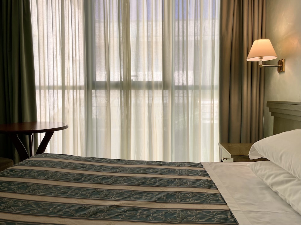 Standard Double or Twin Room photo 3