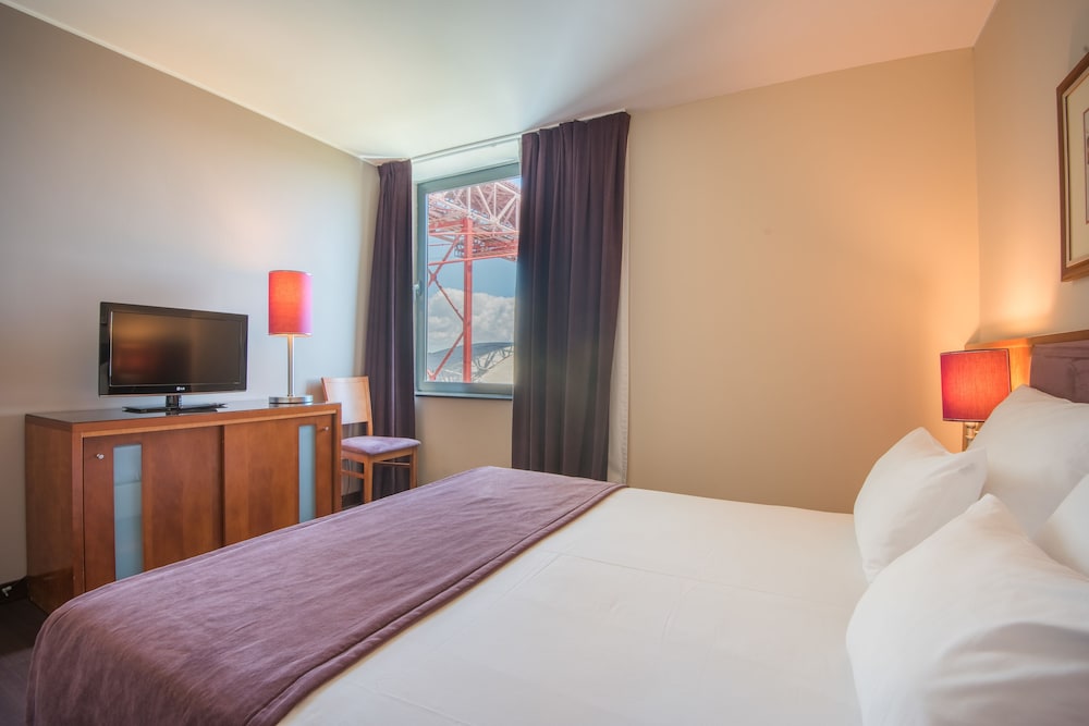 Family Suite (2 Adults + 2 Children) photo 3