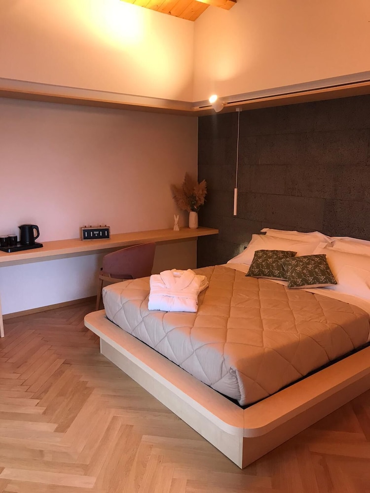 Deluxe Double Room photo 2