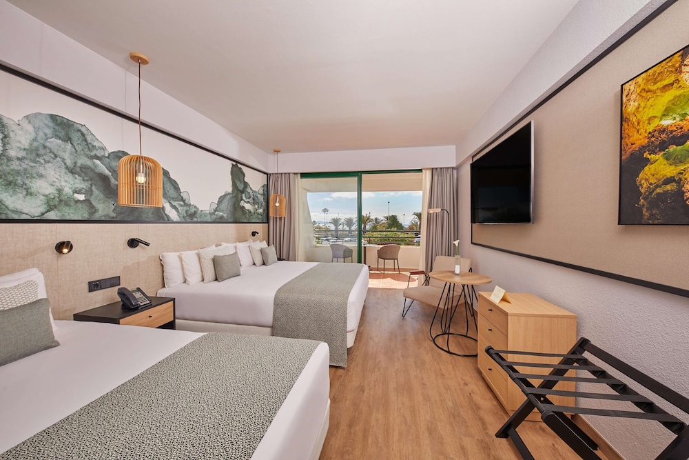Double Room, Terrace, Pool View - Photo 3