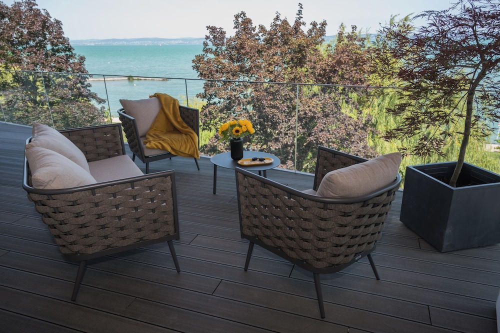 Deluxe Apartment, Lake View
