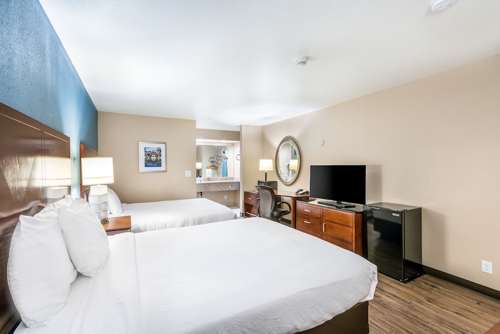 2 Queen Beds Non Smoking - Photo 2