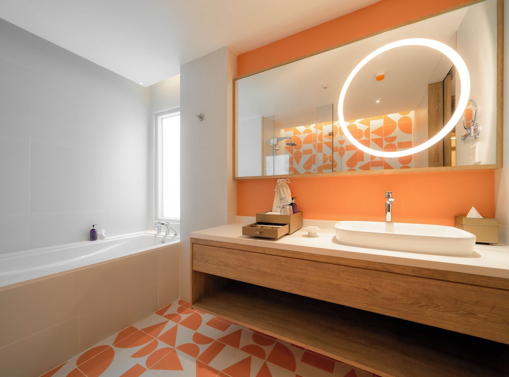 Family Suite, 1 King Bed (Deluxe) - Photo 3