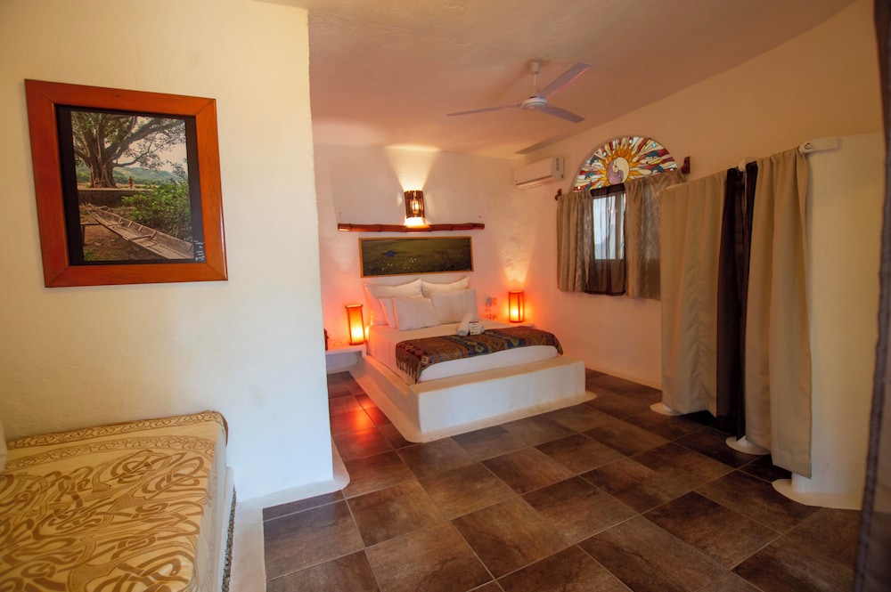 Standard Room, Multiple Beds, Garden View photo 2