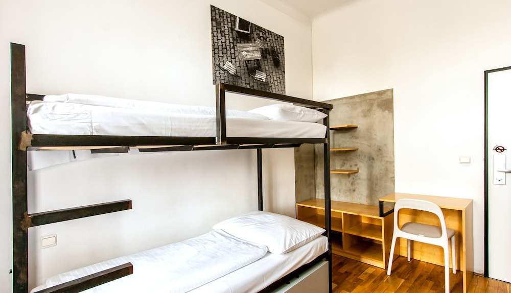 4 Bed Mixed Dormitory with Shared bathroom