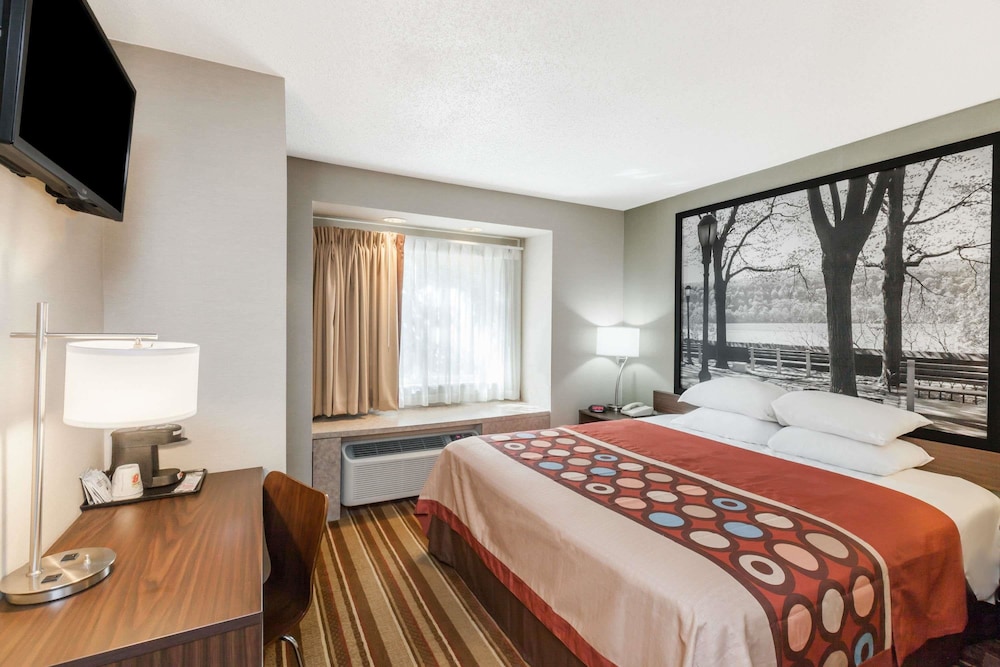Room, 1 Queen Bed, Accessible, Non Smoking (Bathtub) - Photo 1