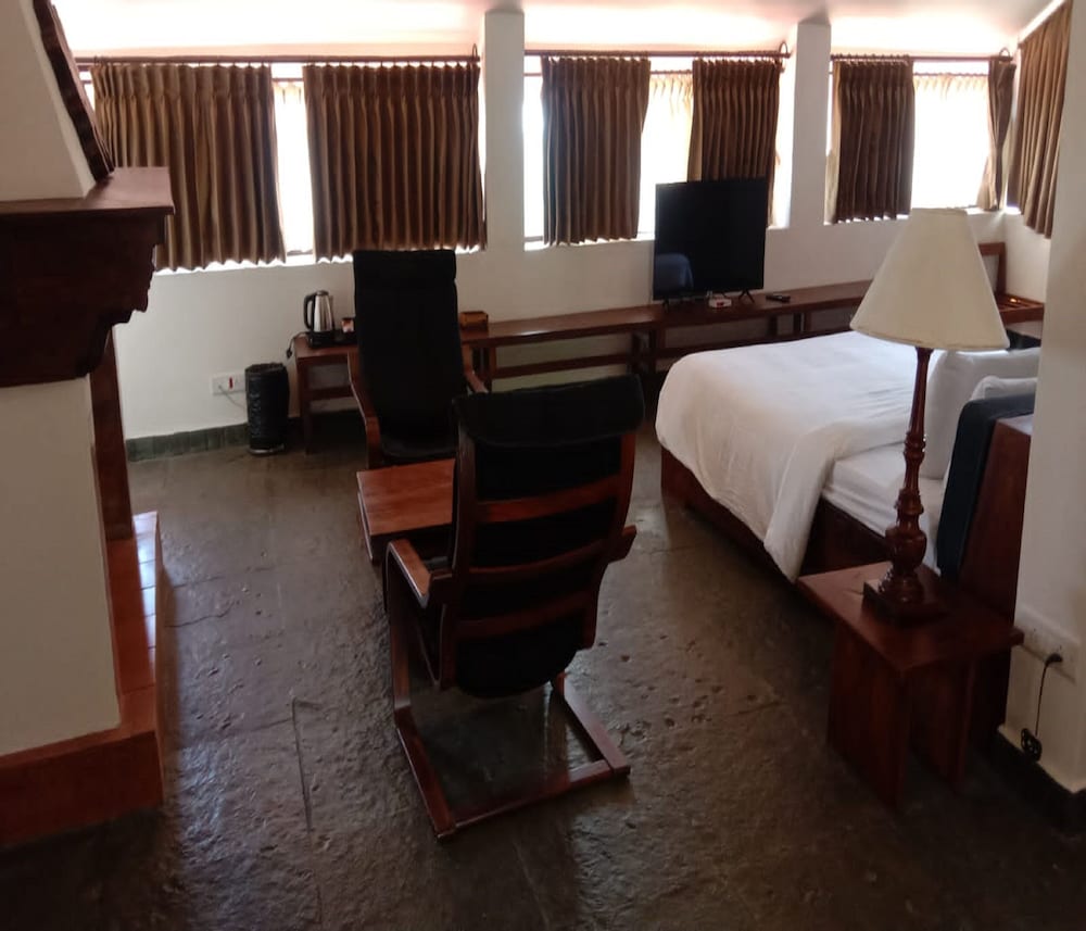 Executive Suite - Photo 4