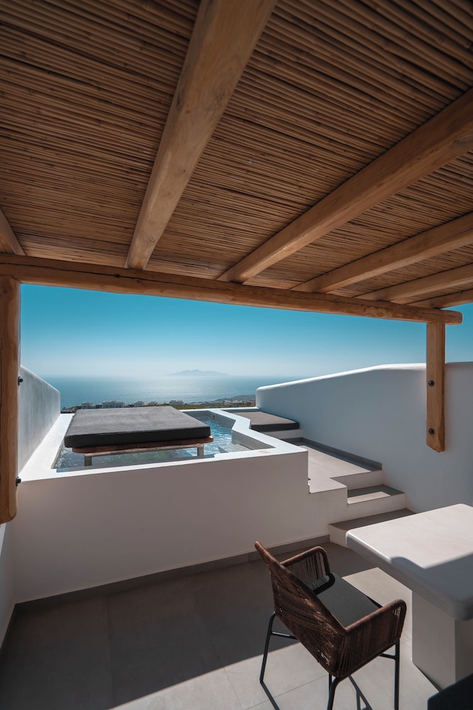 Superior Suite with sea view and heated plunge pool - Photo 2
