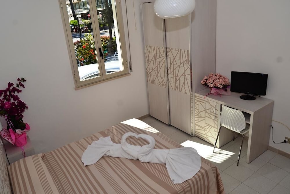 Economy Double or Twin Room photo 3