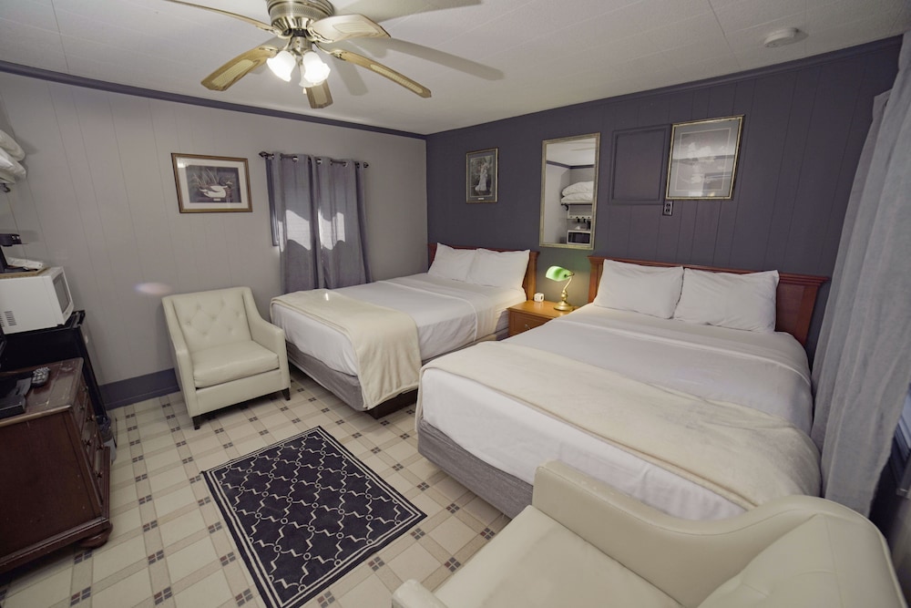 Superior Room, 2 Queen Beds photo 2