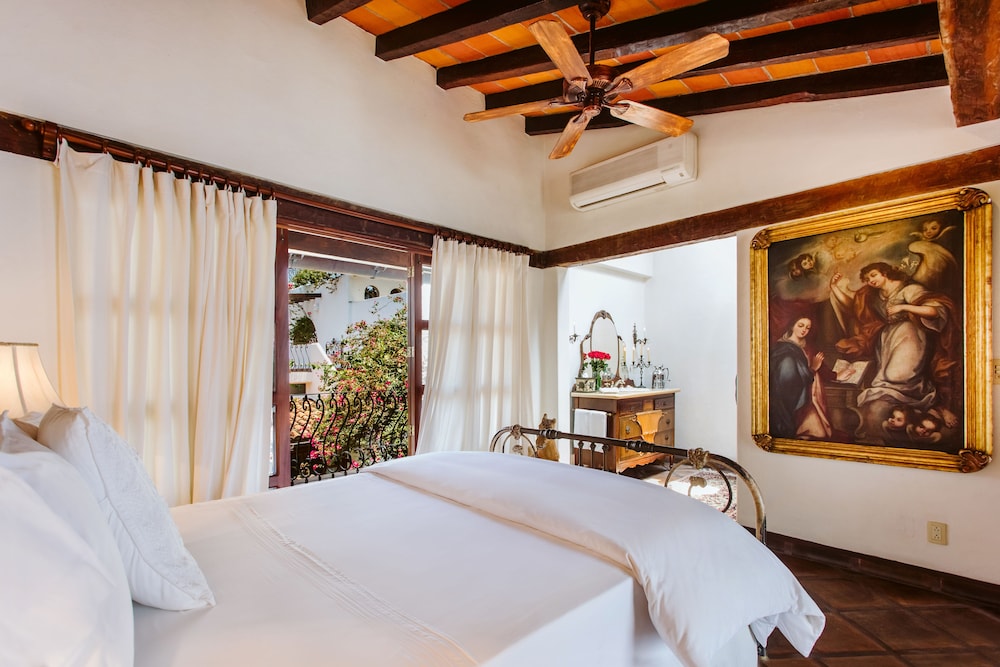 Junior Suite Crown view, 1 Queen Bed, Courtyard View, Balcony photo 1